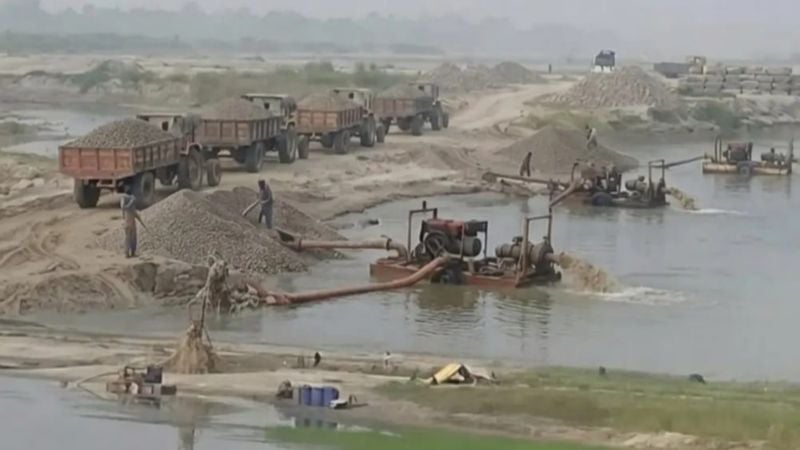 তিস্তার বুকে যেন নতুন সাম্রাজ্যবাদ, পাথর লুটের মহোৎসবে নদীর স্বাভাবিক প্রবাহ বাধাগ্রস্থ!