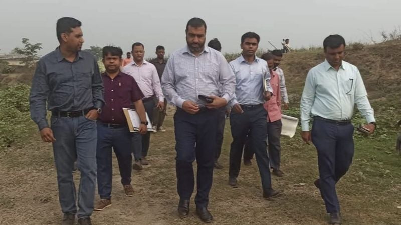 জিয়া খাল পরিদর্শনে মেহেরপুর জেলা প্রশাসক
