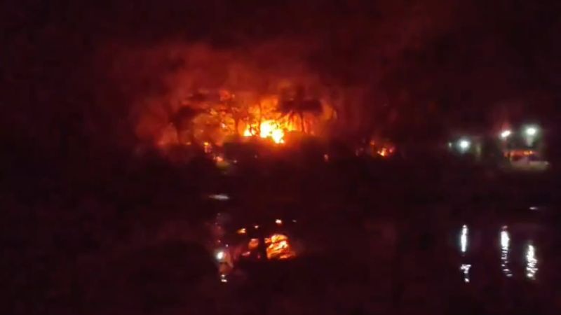 ওয়াইফাই ব্যবসায়ীকে কুপিয়ে হত্যার ঘটনায় প্রতিপক্ষের বসতঘরে আগুন