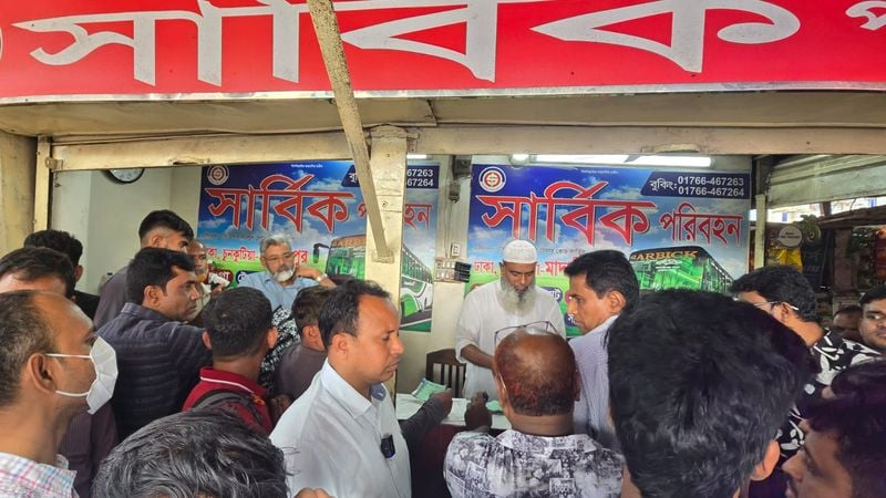 কেরানীগঞ্জে যাত্রীবেশে বাস কাউন্টারে ইউএনও’র অভিযান