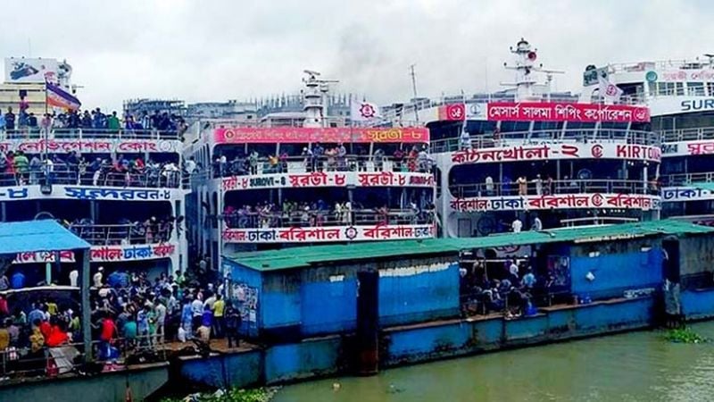 ঈদে ঘরমুখ যাত্রীদের লঞ্চের অগ্রীম টিকিট কাটতে কাউন্টারে ভীড়, যাত্রী চাপ বাড়লে চালু হবে স্পেশাল সার্ভিস