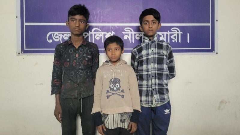 নীলফামারীতে ভারত সীমান্ত এলাকা থেকে তিন শিশু আটক 