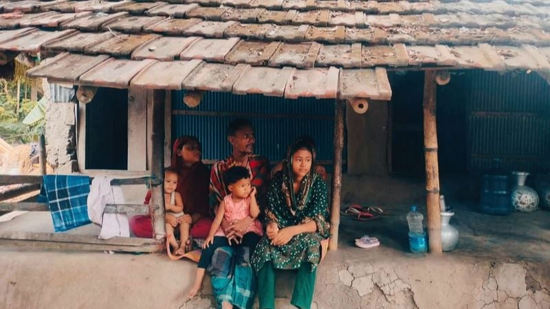 স্বামীর জীবন বাঁচাতে কন্যা সন্তান বিক্রির আকুতি! 