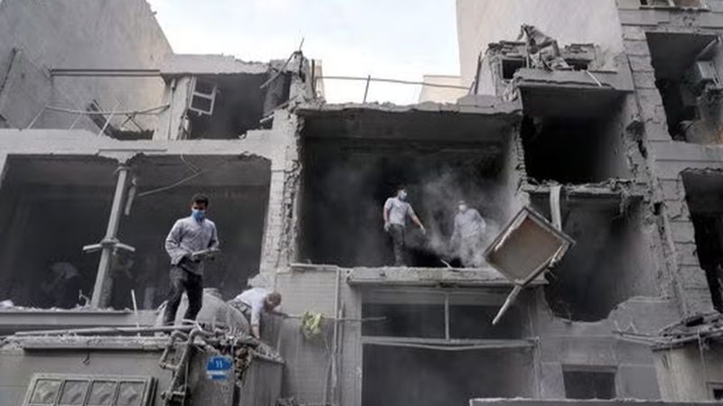 ইরানের পাল্টা আঘাত: দিশেহারা ইসরায়েল, ক্ষেপণাস্ত্র হামলায় নিহত ২; আহত শতাধিক