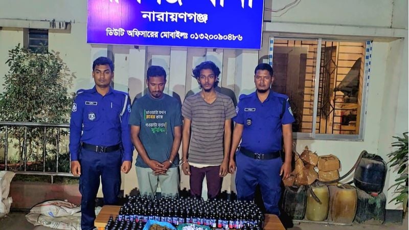 রূপগঞ্জকে মাদককারবারিদের ধাওয়া, বিদেশী পিস্তল, বিপুল পরিমান মাদকসহ শীর্ষ করবারি আবু হানিফসহ আটক ২