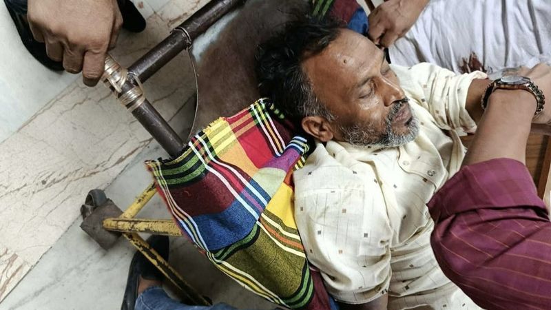 আড়াইহাজারে চাঁদা না দেওয়ায় প্রধান শিক্ষকের ওপর হামলার অভিযোগ