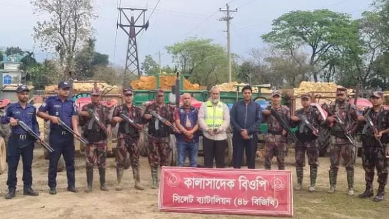 সিলেটে ৩৯ ট্রাক্টরসহ বিপুল পাথর-বালু জব্দ, ৫ জন আটক