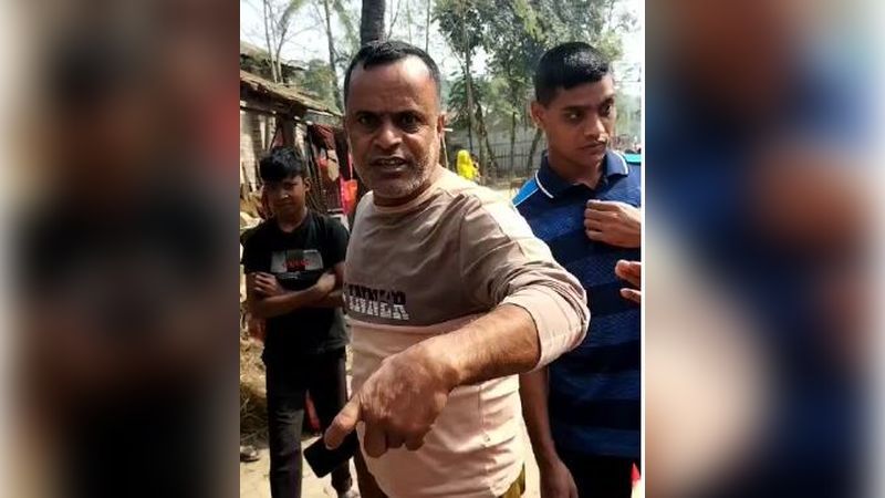 কুষ্টিয়ার দৌলতপুরে জামায়াতের মহিলা কর্মীদের প্রচারণায় বাধা: যুবদল নেতার বাড়িতে হামলা 