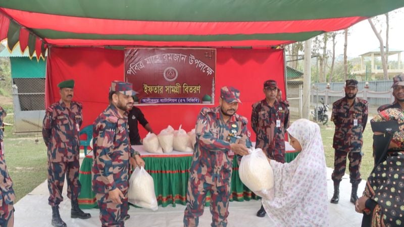 রমজানে আলীকদমে ১০০ পরিবারকে সহায়তা, এতিমখানায় অনুদান দিলো ৫৭ বিজিবি