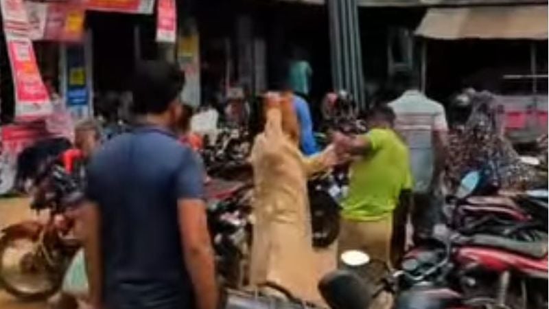 বাগমারায় চাল নিতে এসে মারধরের শিকার অসহায় ব্যক্তি