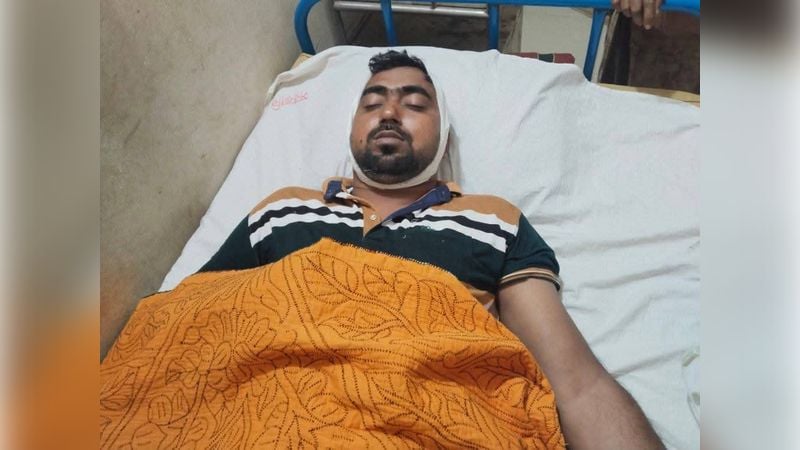 রায়গঞ্জে পুলিশের উপর হামলা: আটক ১