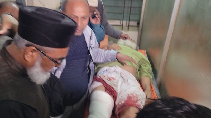 পাবনায় মসজিদ থেকে বের করে জামায়াত নেতা বীরমুক্তিযোদ্ধাকে কুপিয়ে জখম