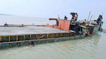 চরফ্যাশনের তেঁতুলিয়া নদী থেকে অবৈধভাবে বালু উত্তোলন! 