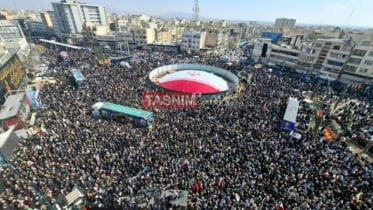 লারিজানির জানাজায় লাখো মানুষের সমাগম