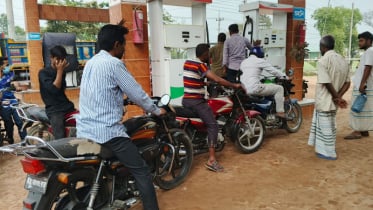 সৈয়দপুরে জ্বালানি তেল সংকটে বিপাকে ফিলিং স্টেশন মালিকরা সৈয়দপুরে জ্বালানি তেল সংকটে বিপাকে ফিলিং স্টেশন মালিকরা