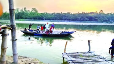 তারাগঞ্জে সেতুর অভাবে মানুষের দুর্ভোগ