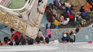 সদরঘাটে দুর্ঘটনা: আধা কিলোমিটার দূরে ভেসে উঠল লাশ