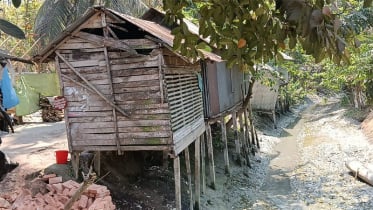 নেছারাবাদে খাল দখল করে দোকান নির্মাণ, উচ্ছেদের দাবি