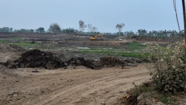 মাটি কাটার খবর করতে গিয়ে সাংবাদিকদের হুমকি, এলাকায় চাঞ্চল্য