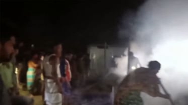 রায়গঞ্জে শর্টসার্কিটে আগুন, নগদ অর্থসহ পুড়ল দুই বসতঘর