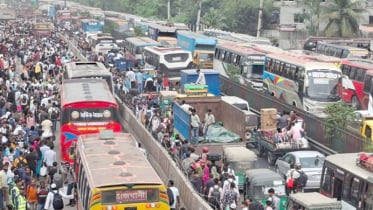 নাড়ির টানে ঘরমুখো মানুষের ঢল 