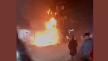 শ্রীপুরের চৌরাস্তায় বৈদ্যুতিক ট্রান্সফরমারে আগুন, তিন পথচারী দগ্ধ