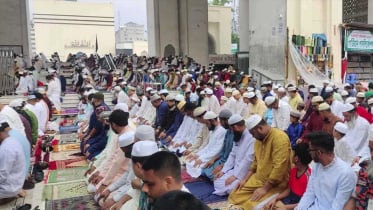 বায়তুল মোকাররমে ঈদের প্রথম জামাত অনুষ্ঠিত