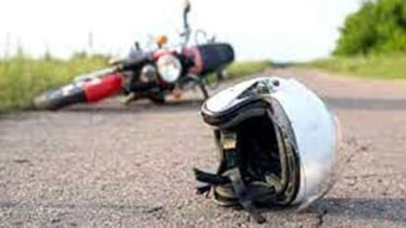 মাথার উপর গাছের ডাল ভেঙ্গে দুই মোটর সাইকেল আরোহী নিহত মাথার উপর গাছের ডাল ভেঙ্গে দুই মোটর সাইকেল আরোহী নিহত