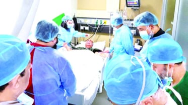 মির্জা আব্বাসকে দেখতে হাসপাতালে গেলেন প্রধানমন্ত্রী