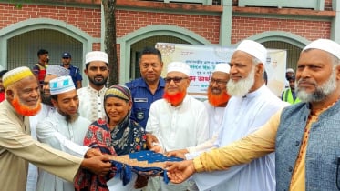 কালীগঞ্জে প্রধানমন্ত্রীর ত্রাণ ও কল্যাণ তহবিলের ঈদ উপহার বিতরণ