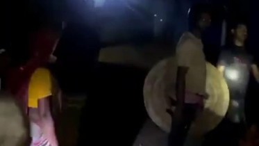 চা খাওয়া নিয়ে মধ্যরাতে টর্চলাইট জ্বালিয়ে সংঘর্ষ, আহত ১০