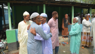 সৌদির সঙ্গে মিল রেখে গঙ্গাচড়ার এক গ্রামে ঈদ উদযাপন