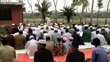 সৌদির সঙ্গে মিল রেখে পিরোজপুরের ১০ গ্রামে ঈদ উদযাপন সৌদির সঙ্গে মিল রেখে পিরোজপুরের ১০ গ্রামে ঈদ উদযাপন