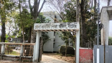 শিক্ষক শূন্যতায় নড়বড়ে নাটোরের প্রাথমিক শিক্ষা