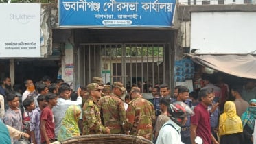 বাগমারায় দুস্থদের চাল বিতরণ ঘিরে প্রভাব বিস্তারের চেষ্টা, উত্তেজনা বাগমারায় দুস্থদের চাল বিতরণ ঘিরে প্রভাব বিস্তারের চেষ্টা, উত্তেজনা