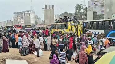 সাভারে ৮ কিলোমিটার সড়কে ধীরগতি, ভোগান্তিতে ঘরমুখো মানুষ