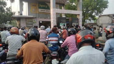 তেল না দেয়ায় ফিলিং স্টেশন ম্যানেজারকে কুপিয়ে জখম