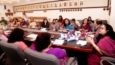 ঢাবিতে গোলটেবিল বৈঠক: নারীবান্ধব কর্মপরিবেশ নিশ্চিতের ওপর গুরুত্ব