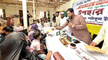 বাউফলে ৭ জুলাই শহীদ পরিবারের মাঝে ঈদ উপহার প্রদান