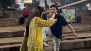 ঢাবিতে টিএসসিতে দুই তরুণী লাঞ্ছিত, তিন শিক্ষার্থী বহিষ্কার