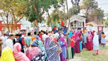 চাঁপাইনবাবগঞ্জে টিসিবি পণ্য বিক্রি: চাহিদার চেয়ে সরবরাহ কম, খালি হাতে ফিরলেন অনেকেই