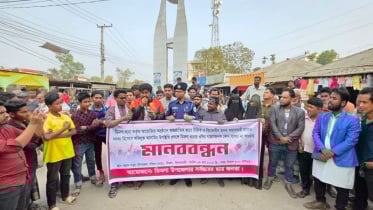 নীলফামারীর ডিমলায় ওসির বিরুদ্ধে মানববন্ধনে ওসি নিজেও অংশ নিয়ে ব্যাখা দিলেন