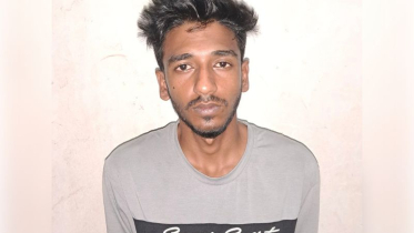 যশোর বেজপাড়ায় অস্ত্র ও ককটেলসহ যুবক র‍্যাবের হাতে আটক