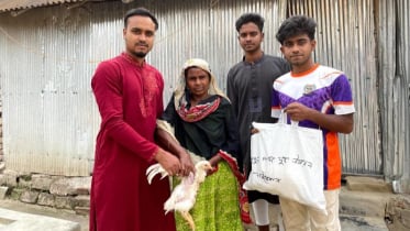 জীবননগরে মানবিক দৃষ্টান্ত: অসহায়দের দুয়ারে ঈদ উপহার পৌঁছে দিল তরুণরা