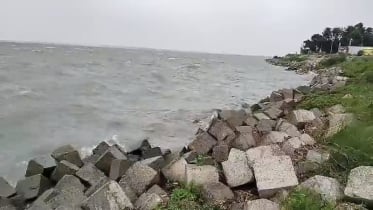 শরীয়তপু‌রে পদ্মায় ডুবে গেলো ৩ ট্রলার