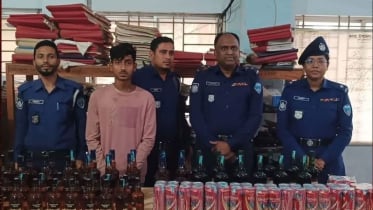 কসবায় অটোরিকশা থেকে বিপুল পরিমাণ বিদেশি মদ ও বিয়ার উদ্ধার, গ্রেফতার ১ কসবায় অটোরিকশা থেকে বিপুল পরিমাণ বিদেশি মদ ও বিয়ার উদ্ধার, গ্রেফতার ১