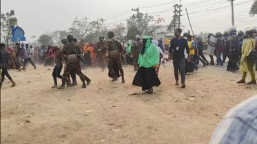 ভালুকায় বেতন-বোনাসের দাবিতে মহাসড়ক অবরোধ