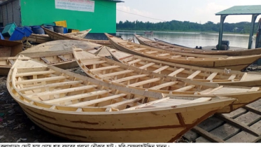 কলাপাড়ায় শত বছরের পুরনো নৌকার হাটের পরিধি ক্রমশ ছোট হয়ে আসছে