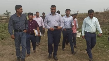 জিয়া খাল পরিদর্শনে মেহেরপুর জেলা প্রশাসক