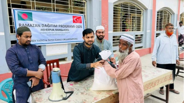 মেহেরপুর গাংনীতে এনসিপির উদ্যোগে ইফতার সামগ্রী বিতরণ